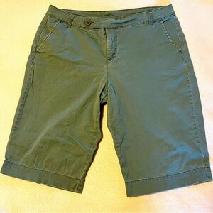 Style & Co (Macy’s) Women’s Light Green/Sea Foam Bermuda Shirts, Size 12